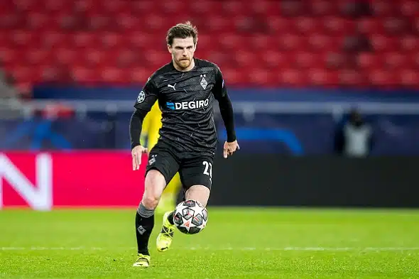 Lukas Hradeckyn Bayer Leverkusen hankkimassa isoa kalaa Lukas Hradeckyn Bayer Leverkusen hankkimassa isoa kalaa