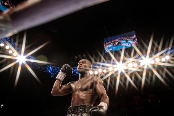 Nyrkkeilyssä ”brutaali tyrmäys”, voittaja huolestui tyrmätyn tilasta