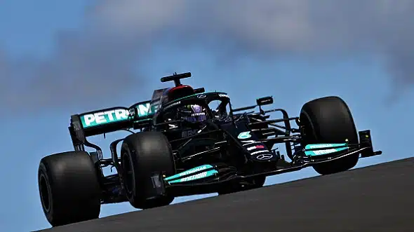 Mitä ihmettä? Red Bull -pomo syyttää Mercedeksen F1-tallia todella epätoivoisesta tempusta Mitä ihmettä? Red Bull -pomo syyttää Mercedeksen F1-tallia todella epätoivoisesta tempusta