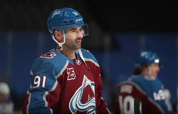 Villi spekulaatio: Nappaavatko NHL:n häntäpään joukkueet Coloradon tähtipelaajan? Villi spekulaatio: Nappaavatko NHL:n häntäpään joukkueet Coloradon tähtipelaajan?