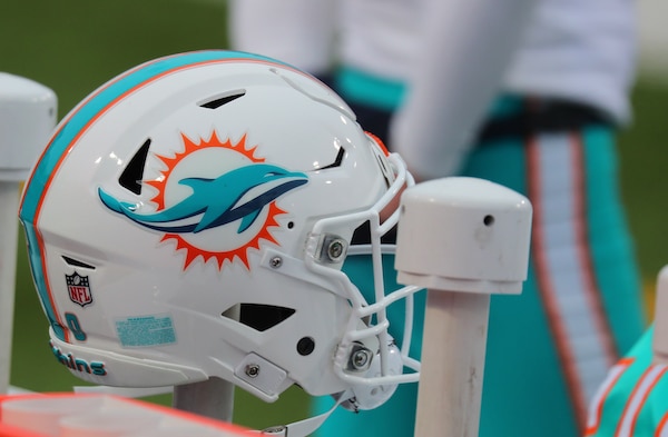 Taas yksi NFL-supertähti vaihtoi seuraa - taas kirjattiin uusi palkkaennätys Taas yksi NFL-supertähti vaihtoi seuraa – taas kirjattiin uusi palkkaennätys