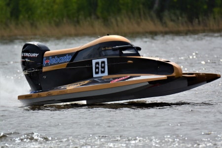 Ratamoottoriveneilyn F4-luokassa kisaillaan Raumalla Ratamoottoriveneilyn F4-luokassa kisaillaan Raumalla