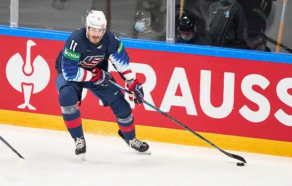 Yli vuosi poissa NHL:stä, tiistaina nimi sopimukseen ja illalla maali – Brian Boyle