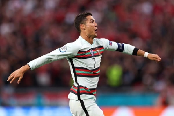 Cristiano Ronaldosta EM-kilpailujen maalikuningas Cristiano Ronaldosta EM-kilpailujen maalikuningas