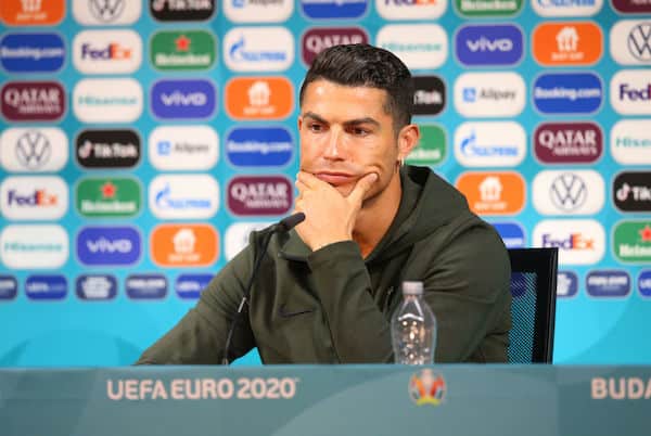 Cristiano Ronaldo aloitti EM-kisoissa perinteen joka ei ole UEFA:n mieleen – nyt uhataan jo sakoilla