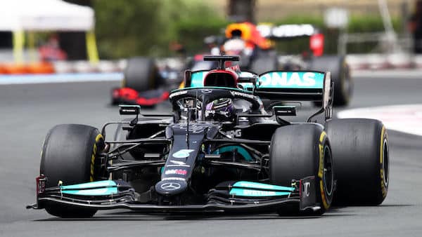 Lewis Hamiltonin "sädekehä" sulaa kovaa vauhtia - Nico Rosberg latasi tylyä tekstiä: "Sulje se perhanan ovi" Lewis Hamiltonin ”sädekehä” sulaa kovaa vauhtia – Nico Rosberg latasi tylyä tekstiä: ”Sulje se perhanan ovi”