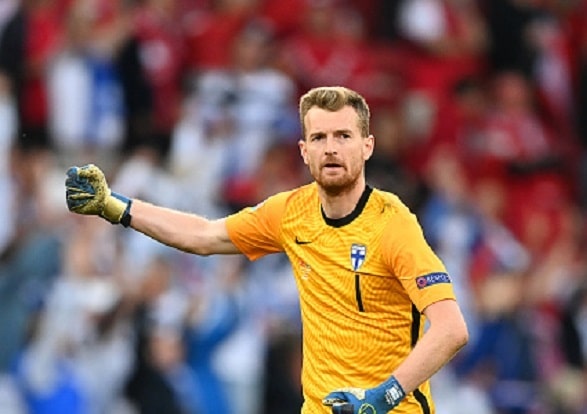 Lukas Hradecky purki pettymystään voimasanalla Lukas Hradecky purki pettymystään voimasanalla