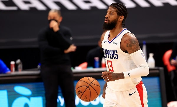 Paul George hurjasteli – Clippers otti pakkovoiton NBA:n pudotuspeleissä