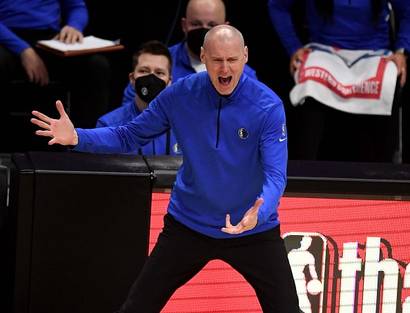 Yksi pitkäaikaisimmista NBA-valmentajista jätti paikkansa