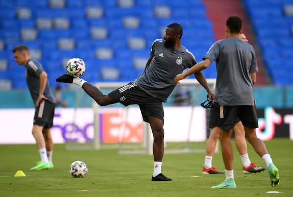 Jalkapallojätit Saksa ja Ranska iskevät yhteen – Saksan puolustajalta kovaa tekstiä