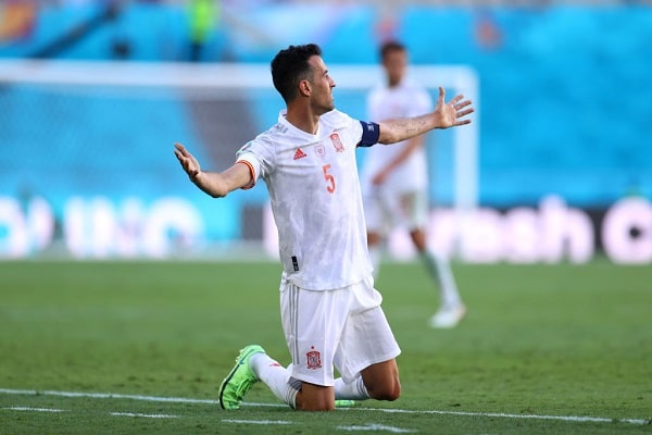 Jalkapallolegenda Sergio Busquets sortuu kyseenalaiseen ratkaisuun?