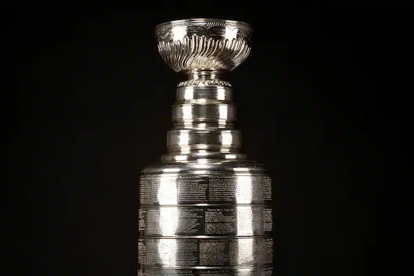 Stanley Cup -pokaali sai lisää nimiä – sekä rivillisen X:iä