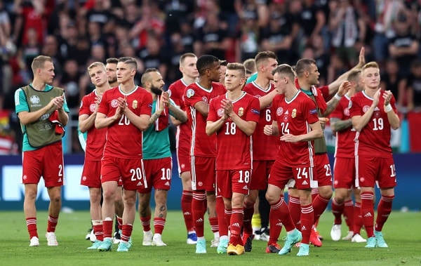 FIFA antoi yli 50 maalle rangaistuksia – esineiden heittelyä, pyroja…