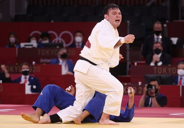 Japanin hurjat judojuhlat jatkuvat – ipponeita analysoidaan studiossa nuken kanssa