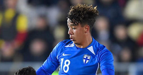 Suomalaispelaaja pääsemässä jalkapallon MM-kisoihin