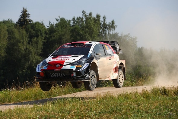 Kalle Rovanperällä on tilanne komeasti hallinnassa Viron MM-rallissa - lähes minuutin johto ennen kahta viimeistä pätkää (ek22/24) Kalle Rovanperällä on tilanne komeasti hallinnassa Viron MM-rallissa – lähes minuutin johto ennen kahta viimeistä pätkää (ek22/24)