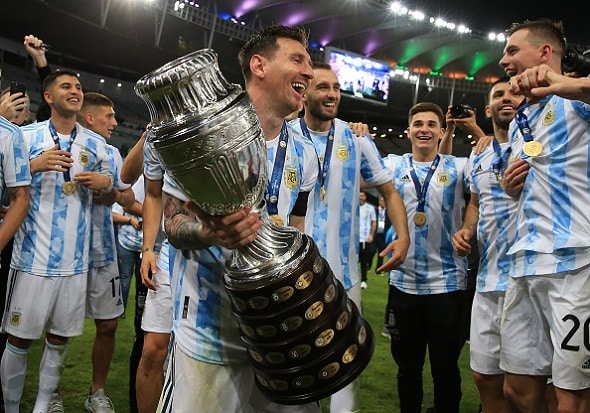 Vihdoinkin! Lionel Messi pääsi juhlimaan mestaruutta Argentiinan paidassa