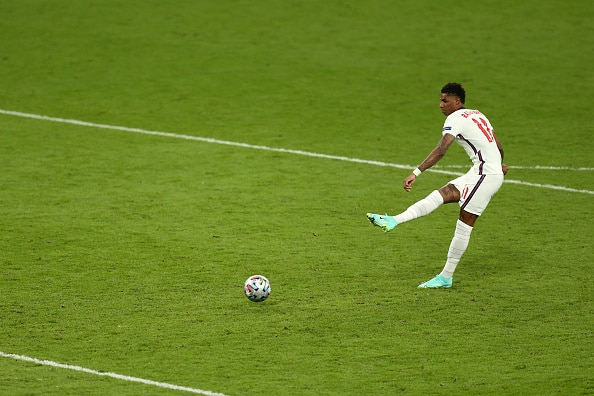 Teinipoika sai vankeutta haukkuessaan rasistisesti Englannin tähteä Teinipoika sai vankeutta haukkuessaan rasistisesti Englannin tähteä