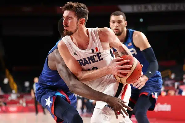 Ranskan tähti pettyi finaalitappioon NBA-tähdille – ”Halusimme todella kovasti kultamitalia”