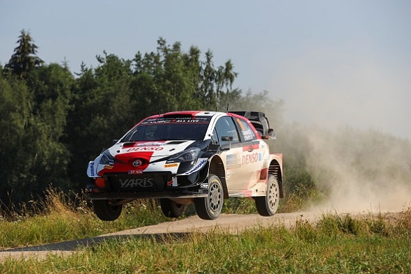 Viron MM-rallin testierikoiskokeella nähtiin hurja tilanne – Toyotan japanilaiskuskin auto päätyi katolleen