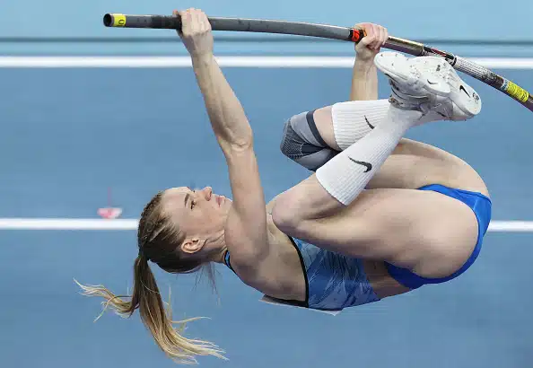 Seiväshypyn finaalissa on mukana enää kuusi naista – Wilma Murto johtaa