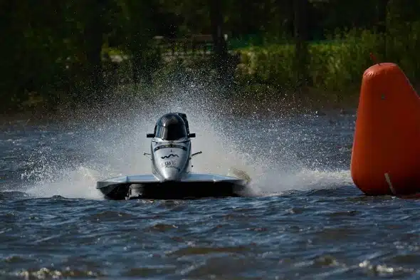 Maailmanmestari näytti menemisen mallia Kotkan vesillä – ”Kisassa kulki lujaa”