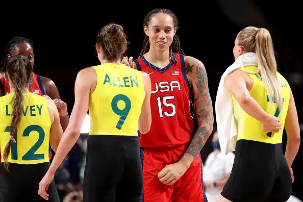 Venäjällä vangittuna ollut tähtikoripalloilija tauolle WNBA:ssa – ”Keskittyy mielenterveytensä kohentamiseen”