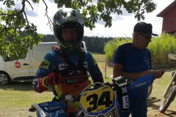 Eero Remes hallitsi Sipoon metsät parhaiten enduron SM-osakilpailussa