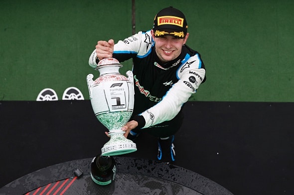 F1-tähti repi huumoria tallinsa kuskisotkusta F1-tähti repi huumoria tallinsa kuskisotkusta