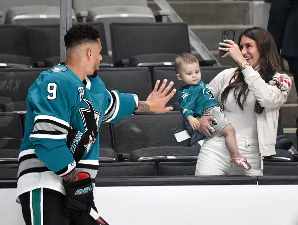 Kohupelaaja Evander Kane astui ensi kertaa median eteen ja latasi heti kovaa tekstiä: ”Se on ihan täyttä valetta”