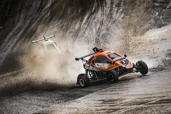 Rankkasade keskeytti kisan hetkeksi – Jami Kalliomäki ajoi Suomen mestariksi