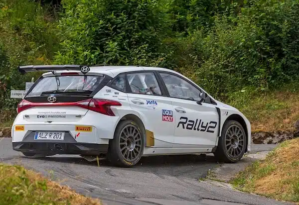 Jari Huttunen Hyundain uudella autolla Belgian MM-ralliin – ”Olen testannut autoa paljon”