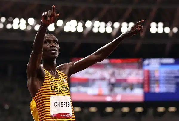 Ugandan juoksija kirkasti hopean kullaksi