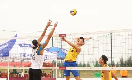 Suomalaiskaksikko hienosti välieriin beach volleyn World Tourin turnauksessa
