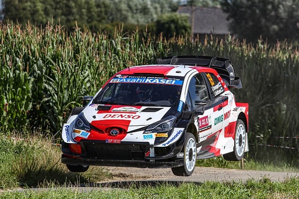 Nyt on podiumsijoitus lähellä: Kalle Rovanperä löi taas tallikaverinsa – eikä ollut edes tyytyväinen vetoonsa (ek19/20)