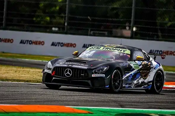 Mercedeksellä ajavalla suomalaiskuskilla karu viikonloppu – tuomaristo oli armoton