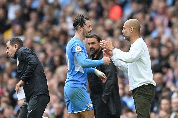 Voitolla yöhön - Pep Guardiola kuittasi huumorilla pelaajien juhlinnan: "Heitä sakotetaan, koska eivät kutsuneet minua" Voitolla yöhön – Pep Guardiola kuittasi huumorilla pelaajien juhlinnan: ”Heitä sakotetaan, koska eivät kutsuneet minua”