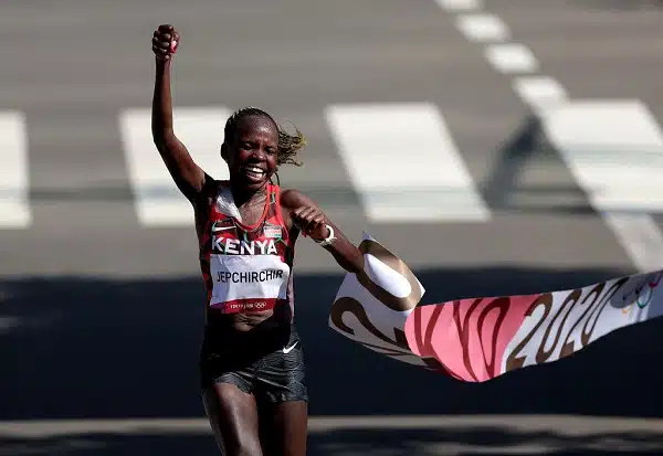 Kenialaisille kaksoisvoitto maratonilla