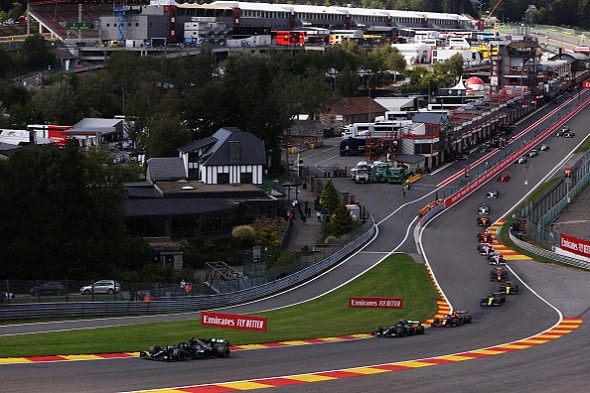 F1-asiantuntijalta paloivat pahasti hermot - "Onneksi minä en pyöritä tätä showta" F1-asiantuntijalta paloivat pahasti hermot – ”Onneksi minä en pyöritä tätä showta”