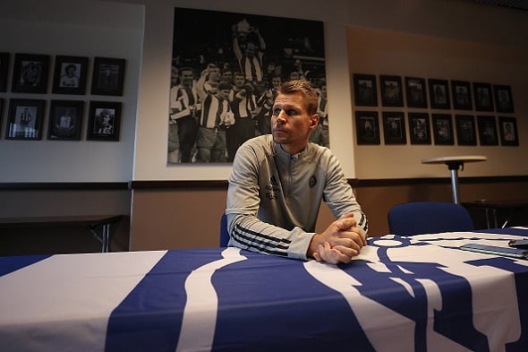 HJK:n sairastuvalla tungosta, päävalmentaja Toni Koskelalta suoraa puhetta Klubin ongelmista HJK:n sairastuvalla tungosta, päävalmentaja Toni Koskelalta suoraa puhetta Klubin ongelmista