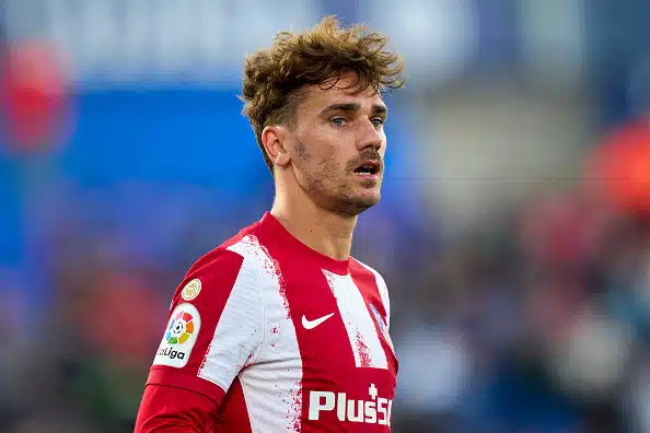 Manchester United virittelee huippukaappausta – MM-kisasensaatio Old Traffordille?