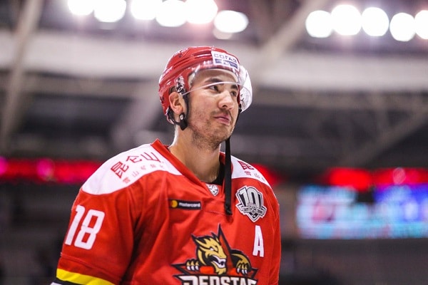 Kanadalainen kohtasi Kanadan – Kiinan kapteeni hehkuttaa suomalaista jääkiekkoa