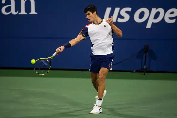 Tenniksen nuori supertähti pulassa Wimbledonissa – jättiyllätys oli lähellä yli nelituntisessa ottelussa