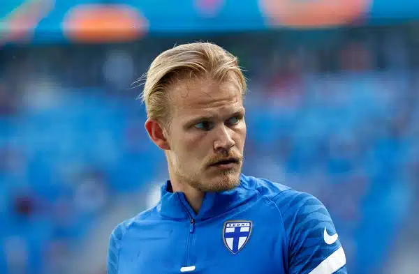 Joel Pohjanpalo iski pallon pilkulta sisään Joel Pohjanpalo iski pallon pilkulta sisään
