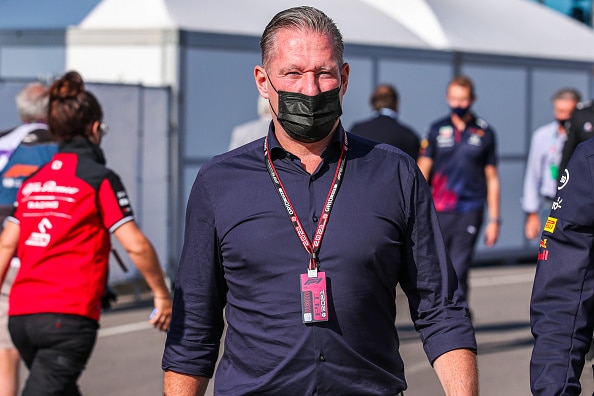 Tätä ihmetellään: F1-mestaruus katkolla, mutta miksi Max Verstappenin isä ei ole paikalla Japanin GP:ssä? Tätä ihmetellään: F1-mestaruus katkolla, mutta miksi Max Verstappenin isä ei ole paikalla Japanin GP:ssä?