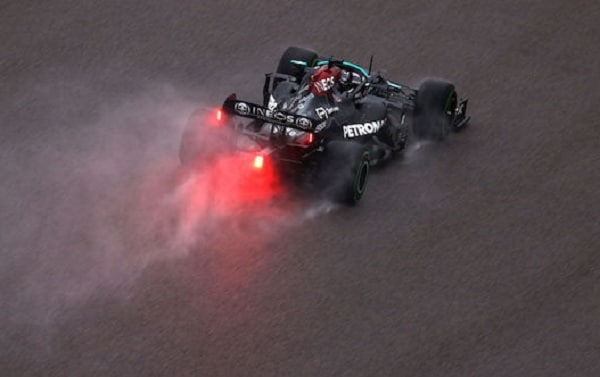 Mercedeksen F1-talli kiirehti tyrmäämään kovan huhun Mercedeksen F1-talli kiirehti tyrmäämään kovan huhun