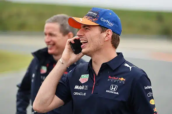 Max Verstappen avaa isänsä rajua kohtelua - "Löi minua kypärään täydellä voimalla" Max Verstappen avaa isänsä rajua kohtelua – ”Löi minua kypärään täydellä voimalla”
