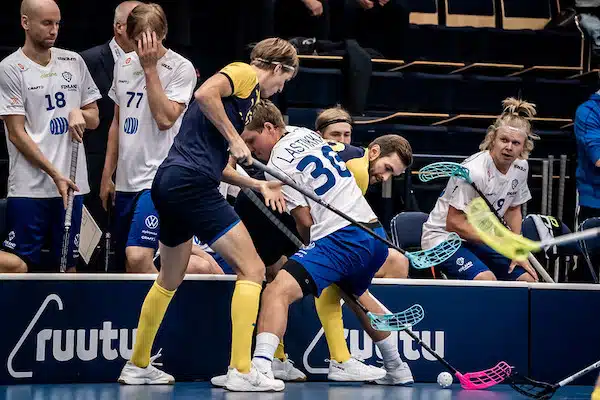 Salibandyliitto teki karmean tappion – "Näin ei voi jatkua" Salibandyliitto teki karmean tappion – ”Näin ei voi jatkua”