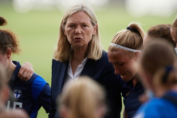 Anna Signeulilta surkeaa toimintaa – Helmarit tarvitsee uuden valmentajan