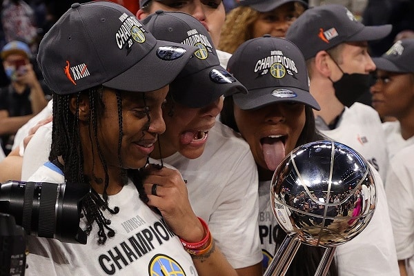 Koripallon naisten NBA sai uuden mestarin – Barack Obama onnitteli kotikaupunkinsa joukkuetta